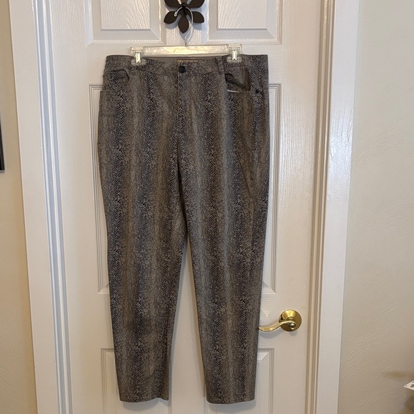 Vanilla Star Denim - Vanilla Star Women’s Black and Gray 5-Pocket Straight Leg Jeans size 14 EUC